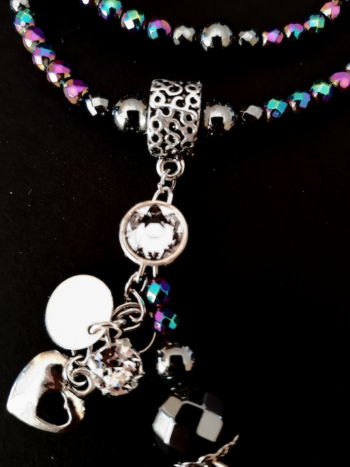 Apyrankė, vaivorykštinis ir juodasis hematitas su Swarovski pakabuku